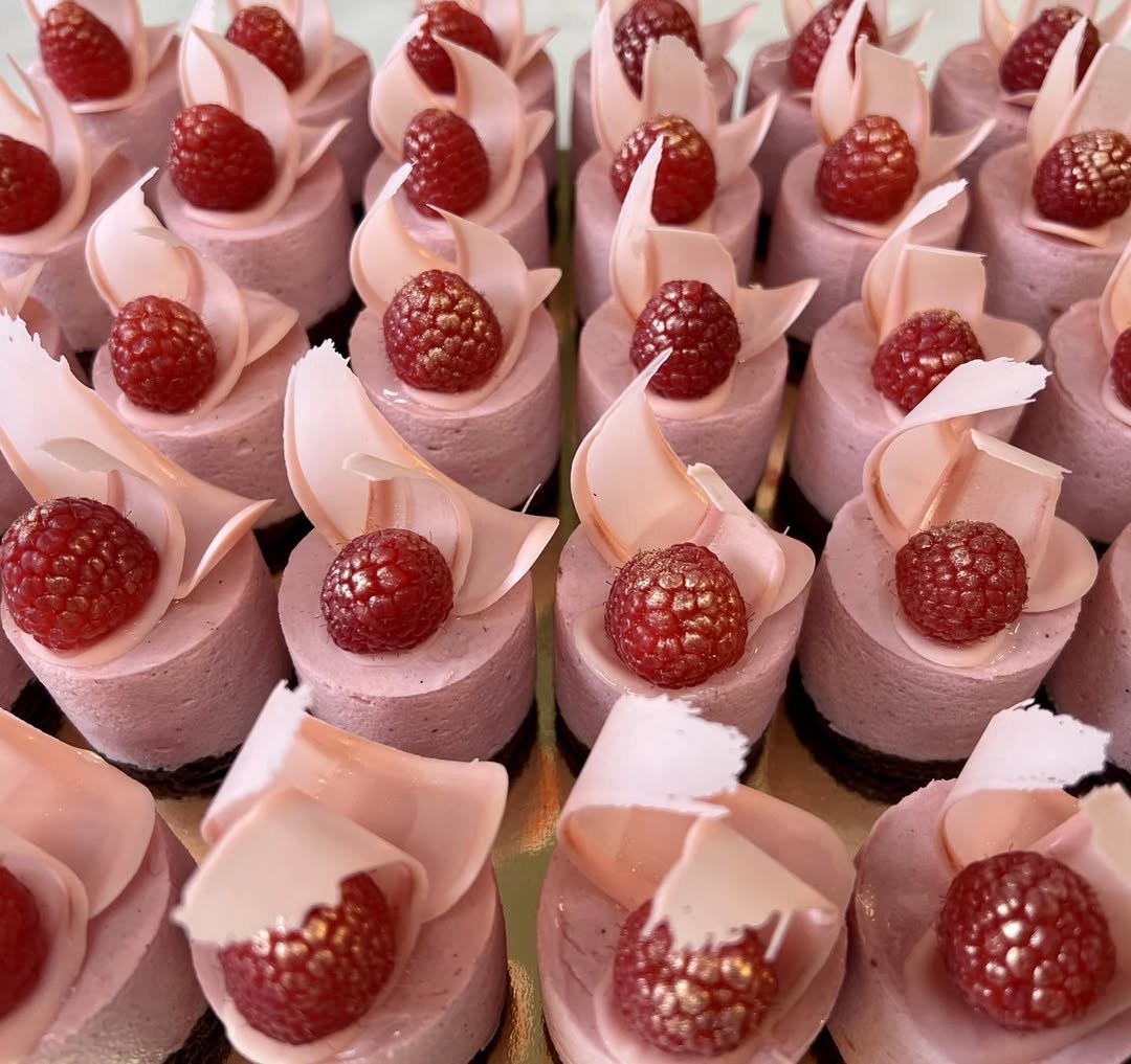 Elegant jordbærkage fra Cake Châlet
